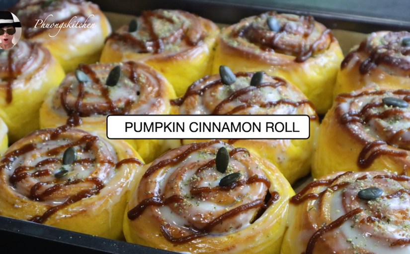 Cinnamons roll sốt caramel bí đỏ